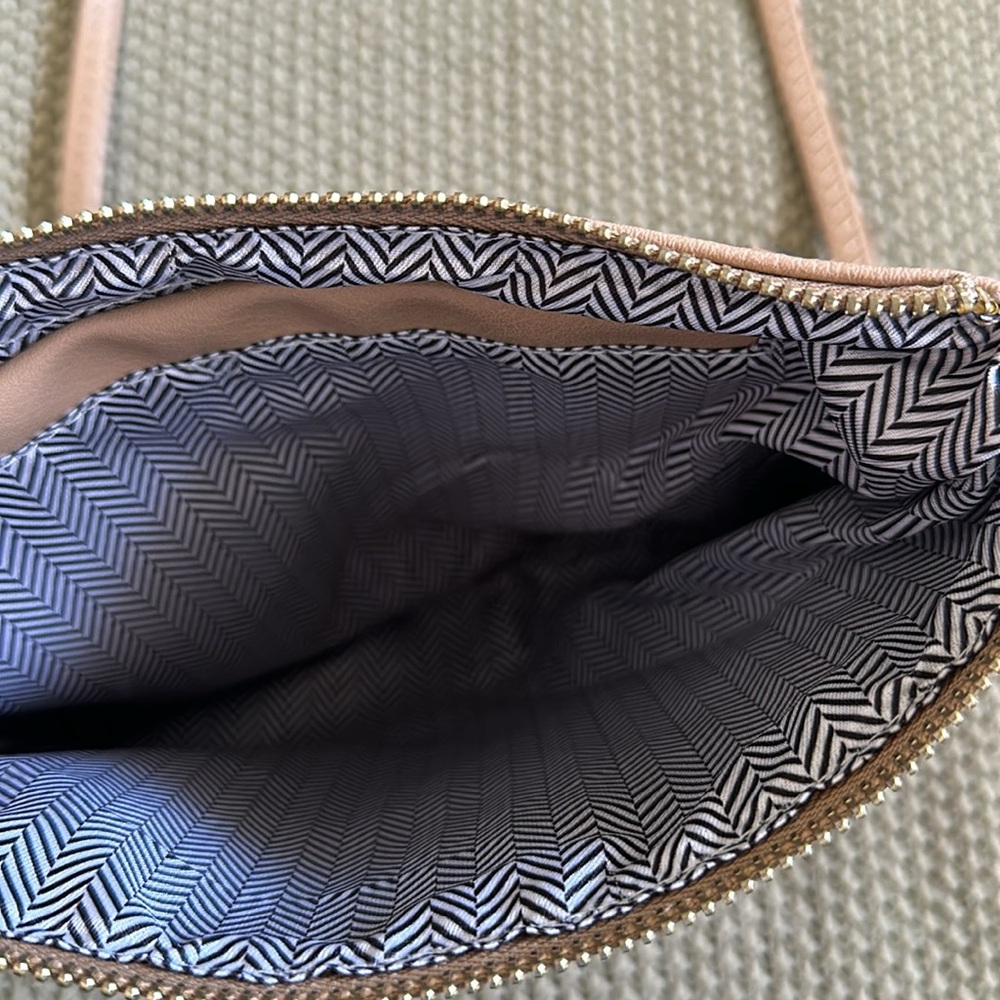 Tan Purse 👜 - Picture 3 of 3